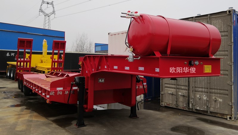 13米3軸低平板半掛車帶爬梯