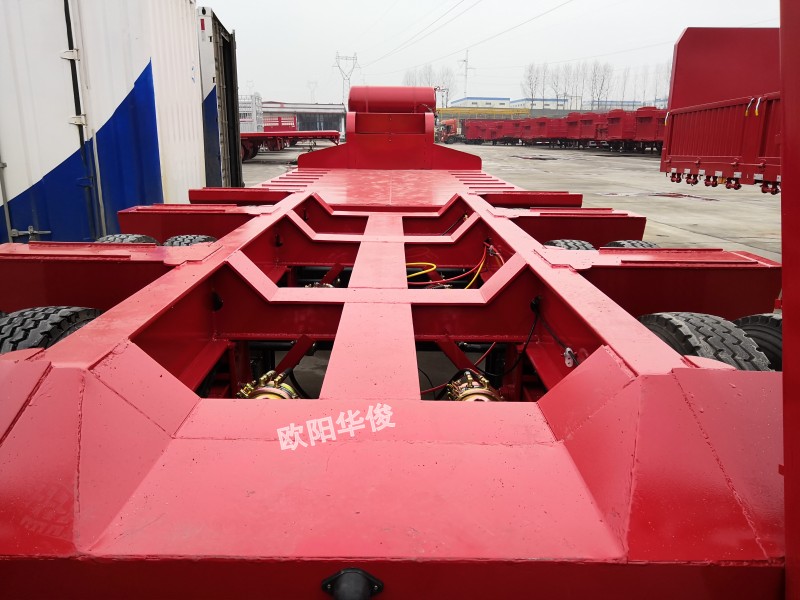 13米3軸低平板半掛車帶爬梯