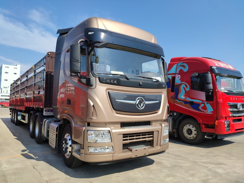 流沙棕倉欄半掛車