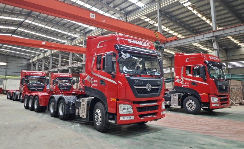 批量訂單|歐陽(yáng)華俊5臺(tái)20英尺危險(xiǎn)品骨架半掛車(chē)發(fā)車(chē),框架穩(wěn)固,專(zhuān)箱專(zhuān)運(yùn)~